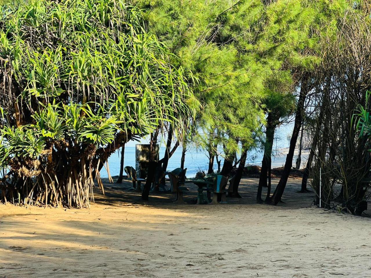 Omeesha Beach Hotel Kalpitiya Bagian luar foto