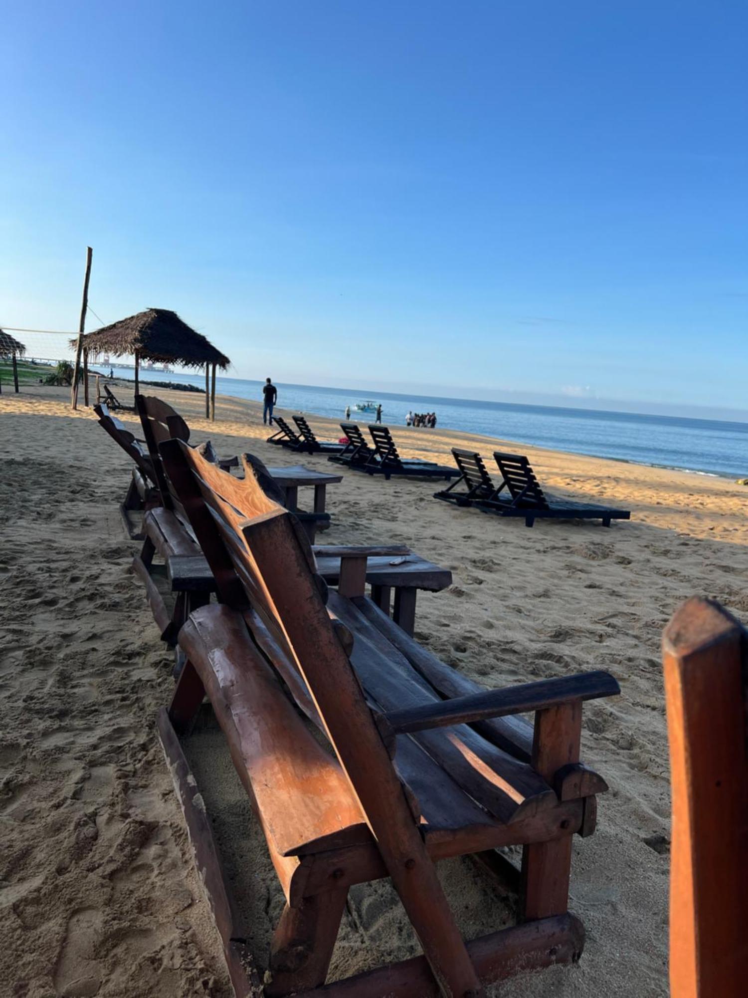 Omeesha Beach Hotel Kalpitiya Bagian luar foto
