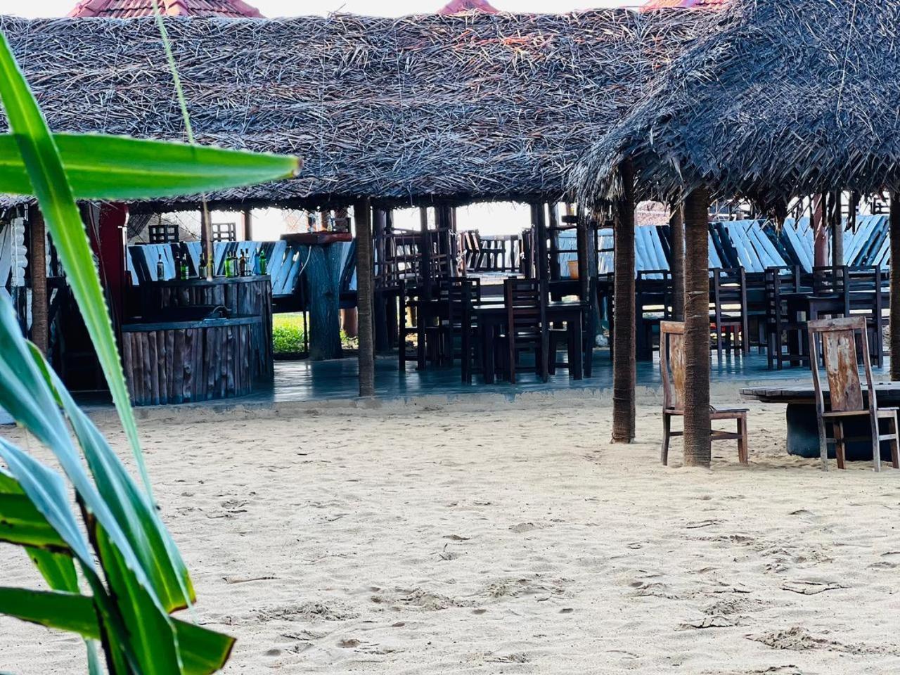 Omeesha Beach Hotel Kalpitiya Bagian luar foto