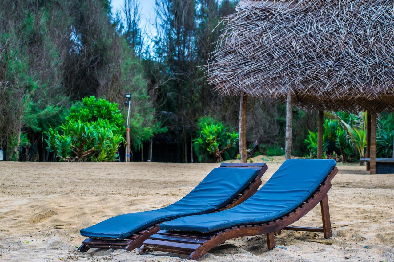 Omeesha Beach Hotel Kalpitiya Bagian luar foto
