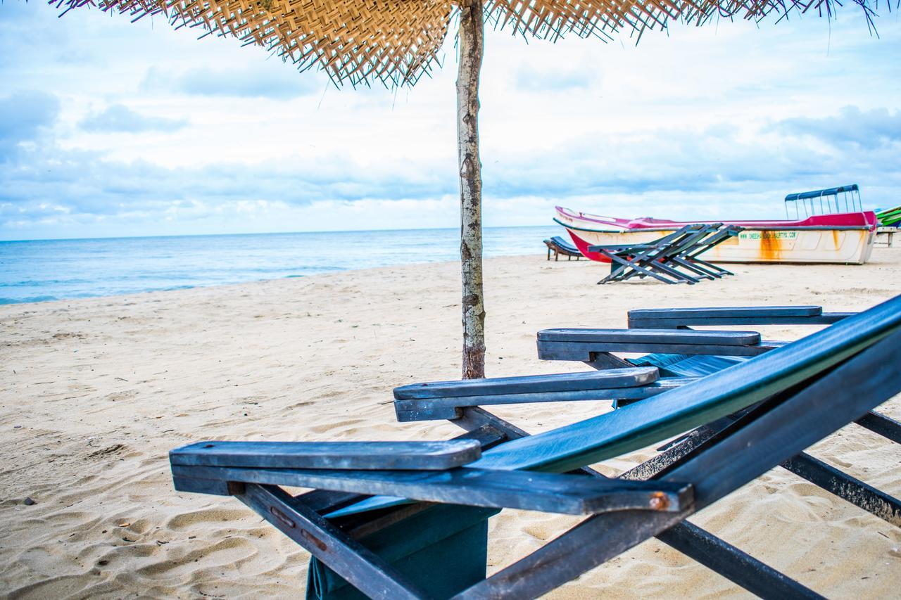 Omeesha Beach Hotel Kalpitiya Bagian luar foto