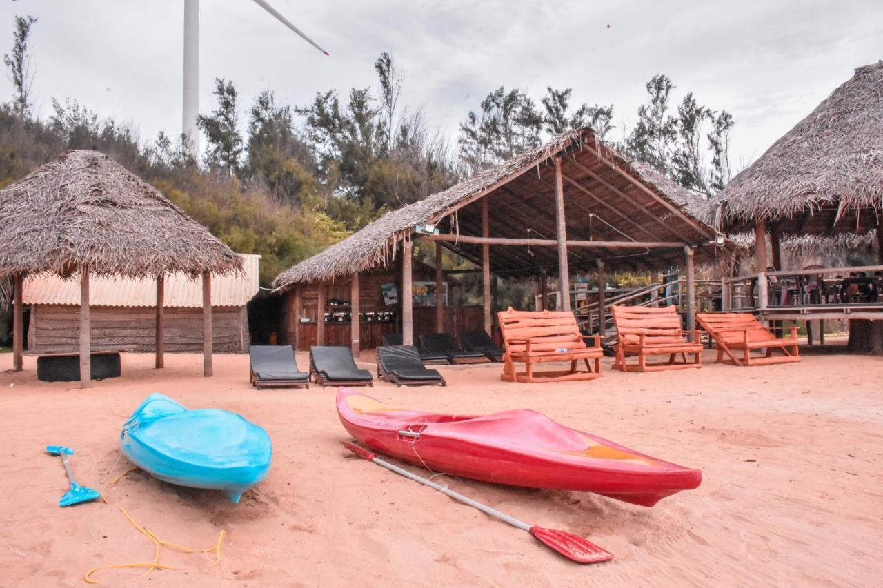 Omeesha Beach Hotel Kalpitiya Bagian luar foto