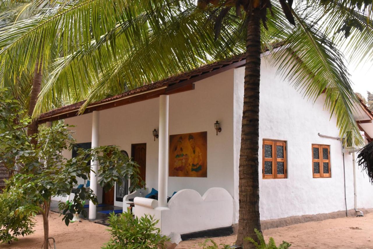 Omeesha Beach Hotel Kalpitiya Bagian luar foto